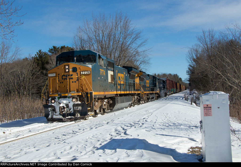 CSXT 7774 Leads L070 at Leeds Junction